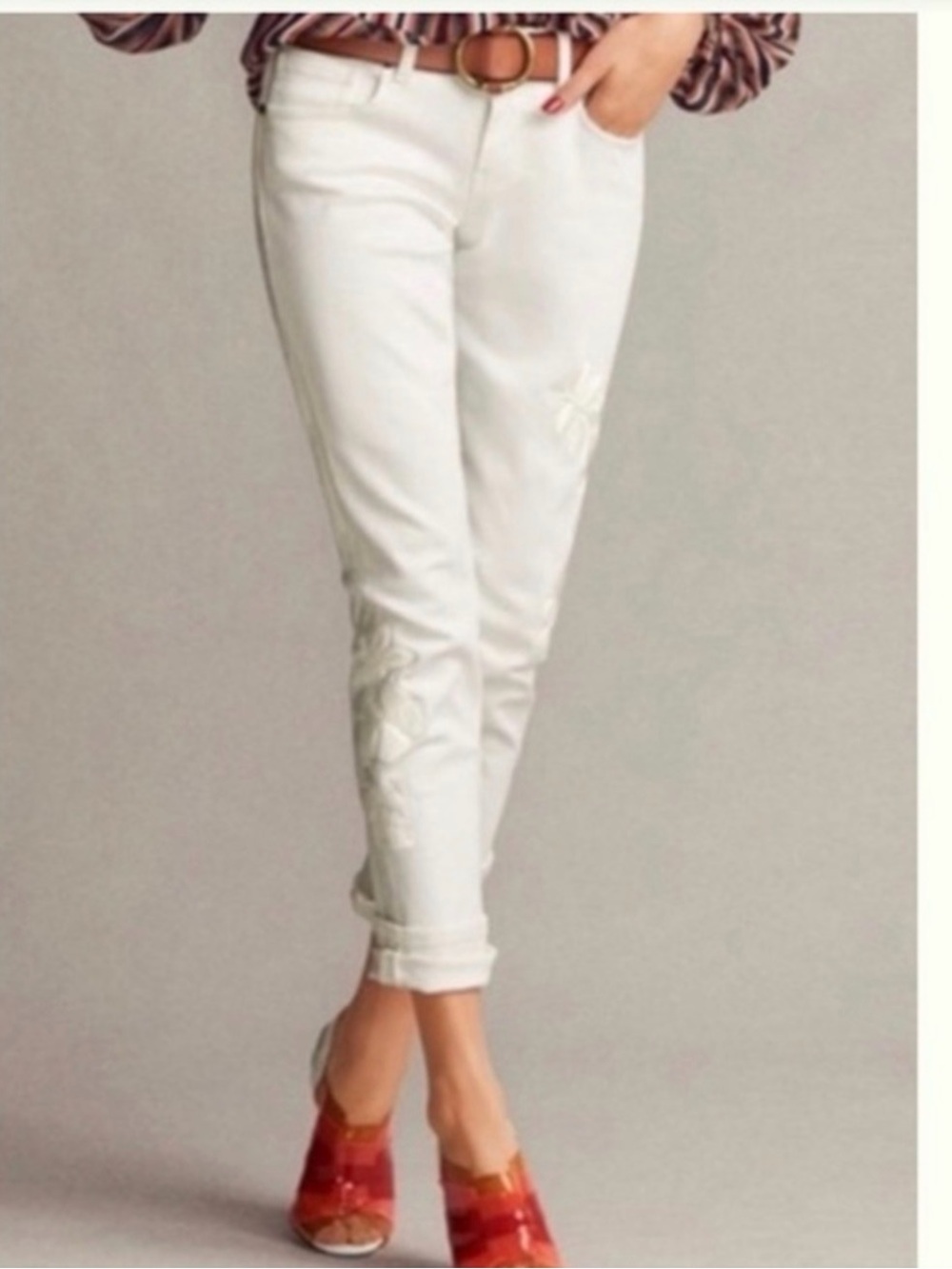 NWOT CAbi White Embroidered Slim Boyfriend Jeans